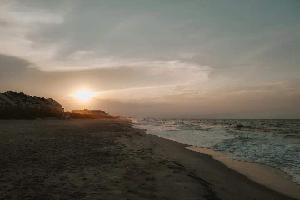 The sun is setting over the ocean on the beach — Cozumel