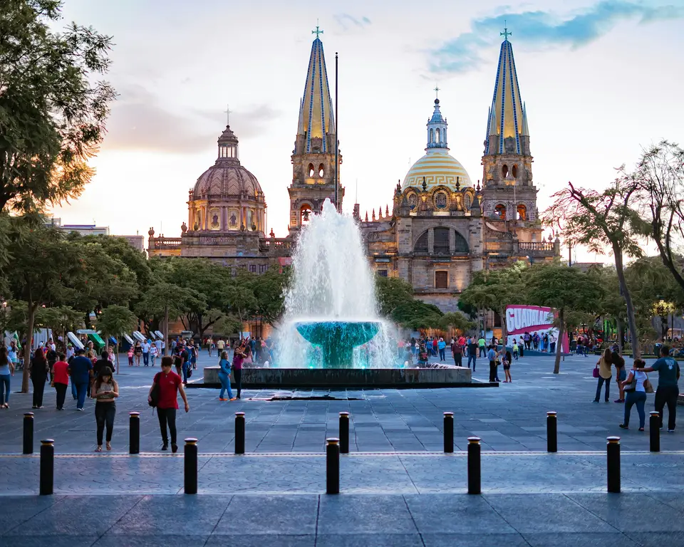 people near water fountain — Guadalajara