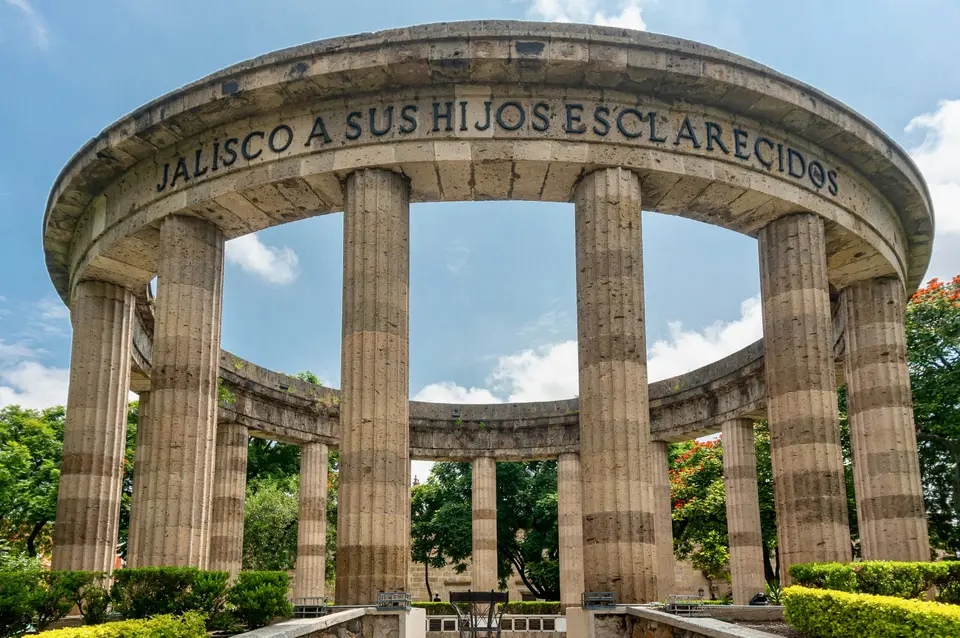 The Rotonda de los Jaliscienses Ilustres with stone columns in Guadalajara, Mexico — Guadalajara