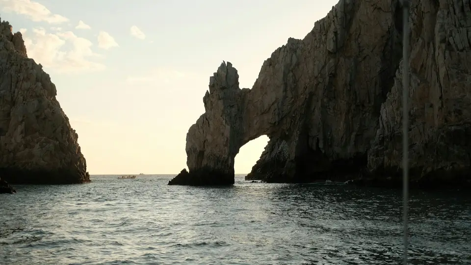 Rock arch formation in the ocean at sunset — Los Cabos