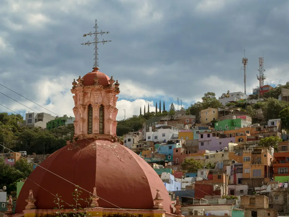 A building with a cross on top of it — San Miguel de Allende